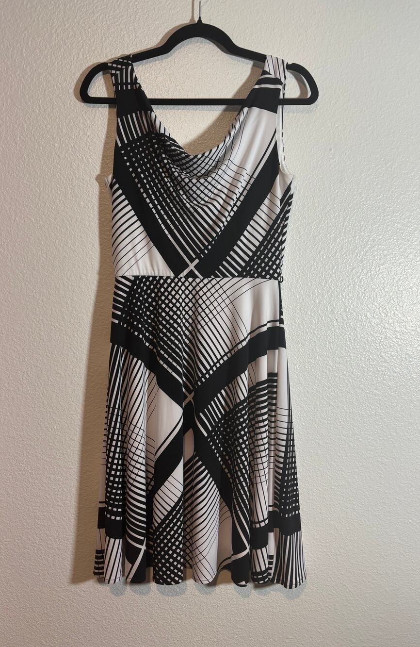 White House Black Market Size 2 Black & White Geo Stripe Modern Classic Dress